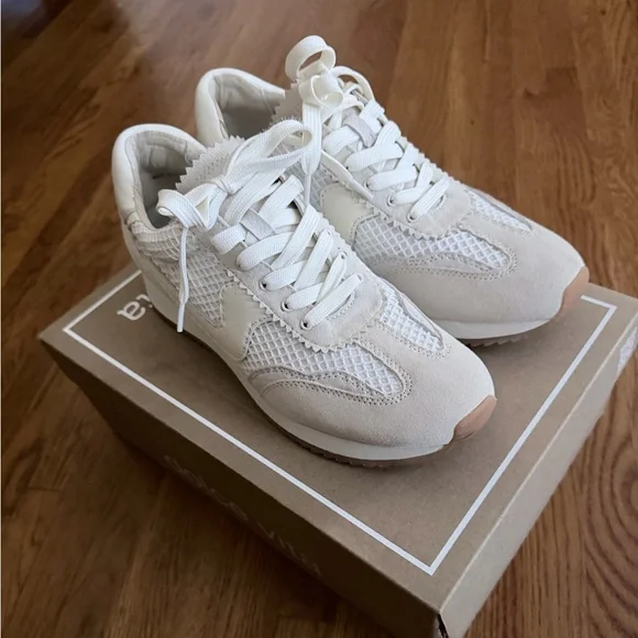 Dolce Vita Women's Off-White Textured Sneakers - Picture 3 of 4